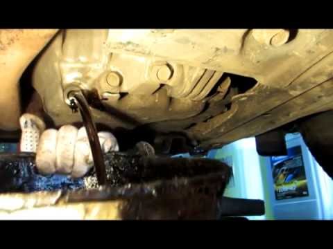 Замена масла в двигателе Honda CRV 2.0 бензин / Replacing the engine oil Honda CR V 2.0 petrol