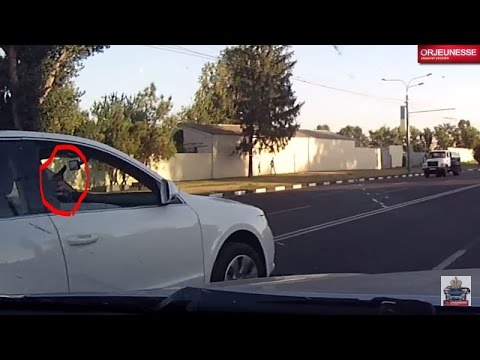 БЕСПРЕДЕЛ Харьков, водитель угрожает пистолетом