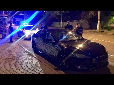 Полиция Tesla на встречке и мусорской жополиз