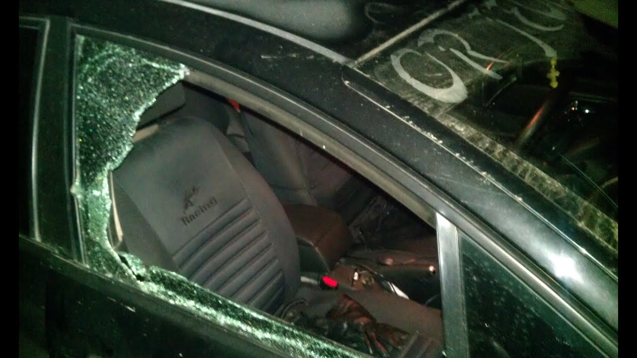 Беспредел, выбили стекло в машине!!!