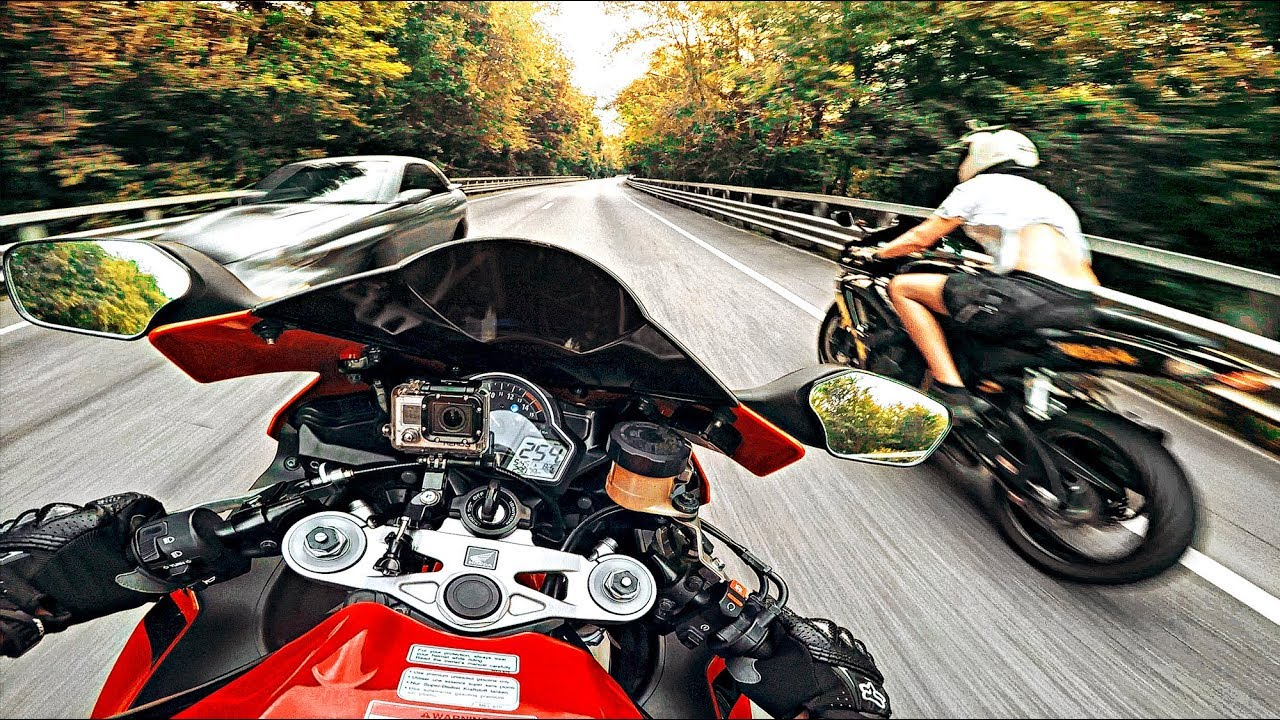 Очень быстрая езда на мотоцикле по опасным дорогам Сочи
