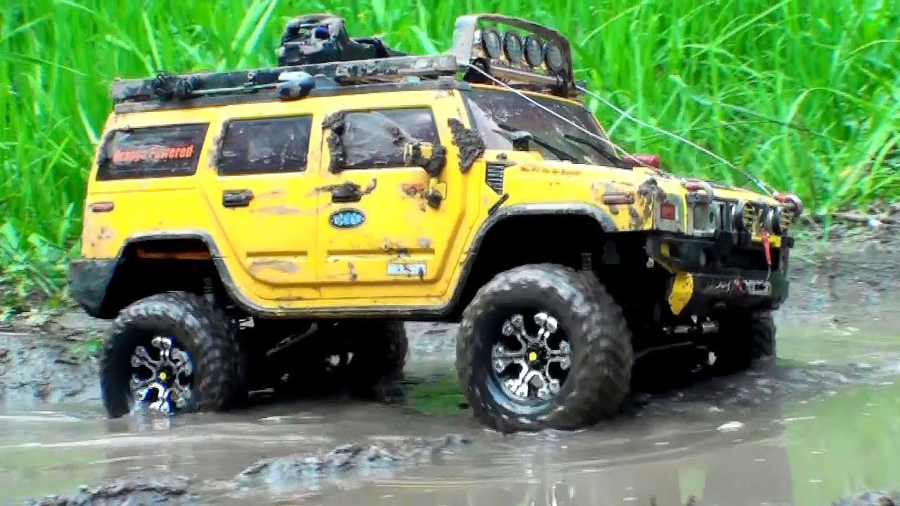 RC OFF Road EXTREME 4x4 - Scale Trucks in MUD - Hummer H2 vs Land Rover Defender 90