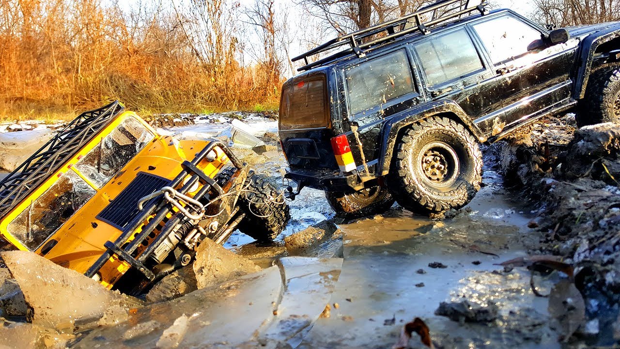 RC Cars Rescue Stuck in Mud Ice — Axial SCX10 II Jeep Cherokee 4WD and Axial SCX10 Hummer H1 4x4